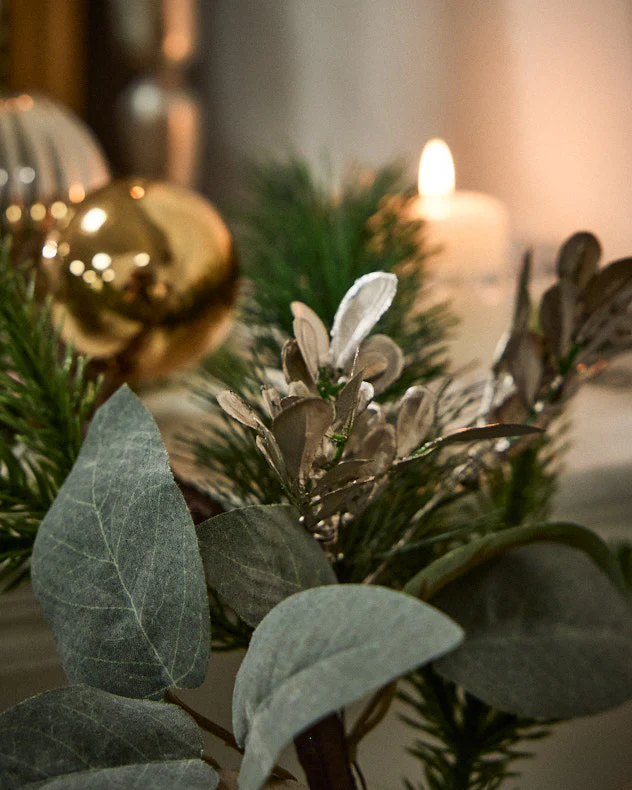 Alpine Festive Winter Garland - Image 4