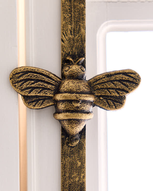 Bee Wreath Hanger - Image 2