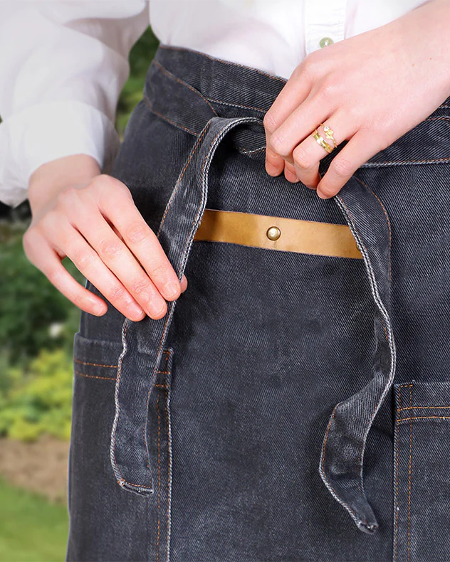 Black Denim Effect Waist Apron - Image 4