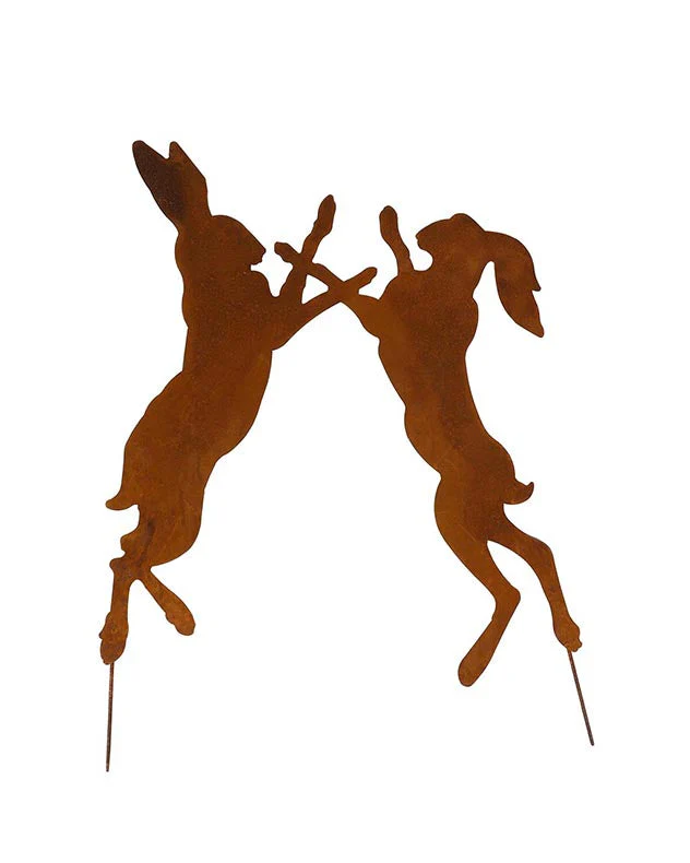 Boxing Hares Garden Ornament - Image 2