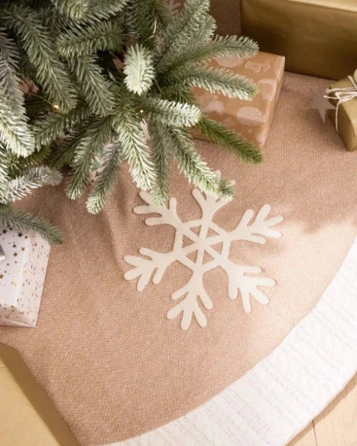 Cosy Christmas Snowflake Tree Skirt - Image 2