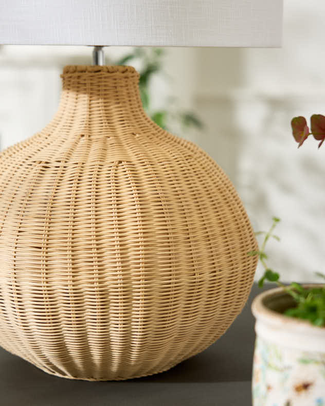 Curved Rattan Table Lamp - Image 4