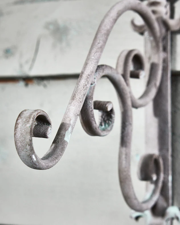 Fleur de Lys Scrolled Wall Bracket - Image 4