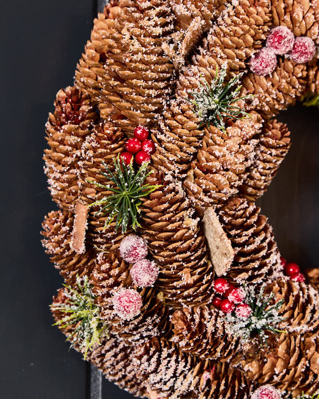 Frosted Berries Christmas Wreath 36cm - Image 2