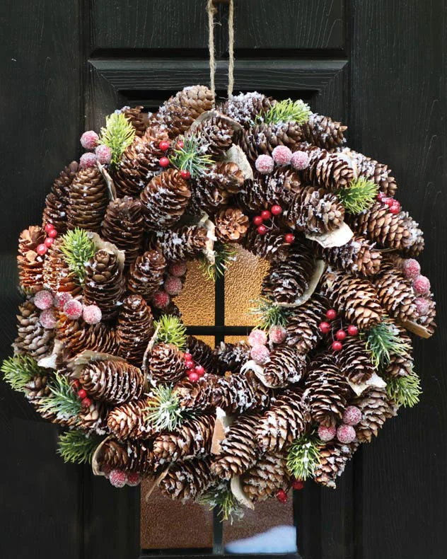 Frosted Berries Christmas Wreath 36cm - Image 3