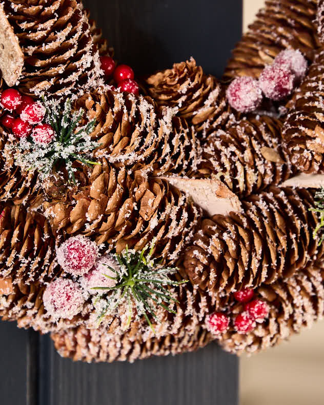 Frosted Berries Christmas Wreath 36cm - Image 4