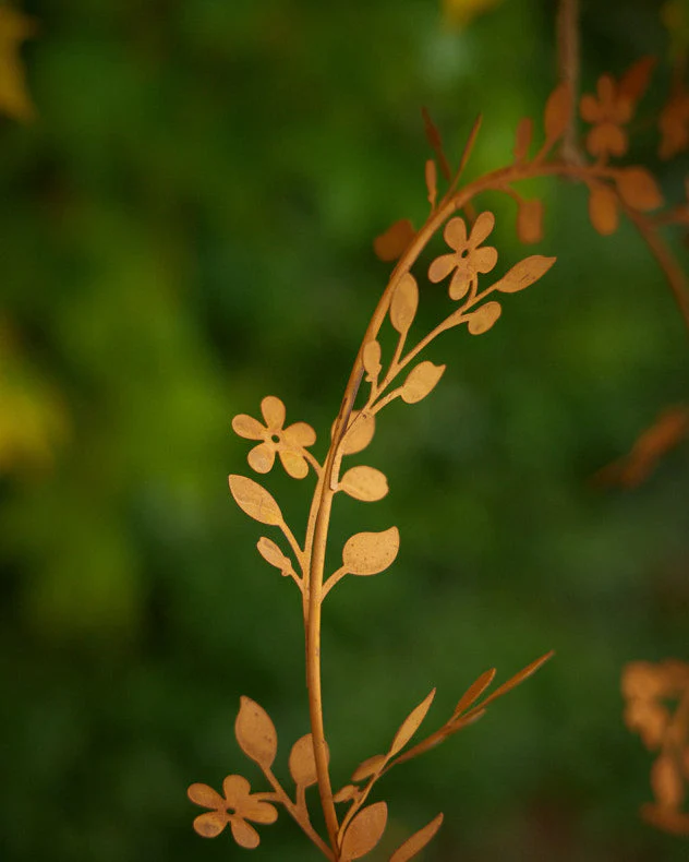 Gold Laurel Garden Wreath Ornament - Image 4