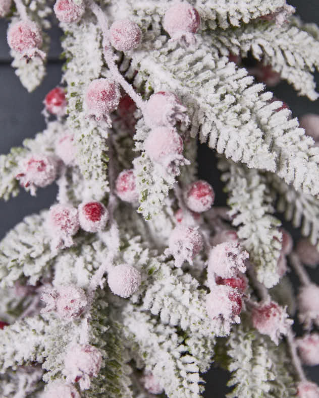 Hampton Frosted Berries Wreath 50cm - Image 3