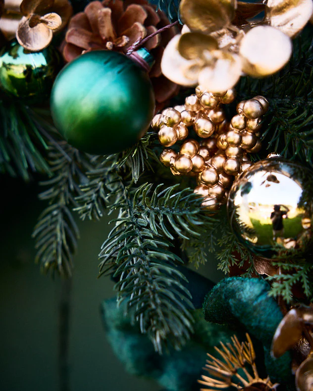 Highbury Luxury Christmas Wreath 65cm - Image 4