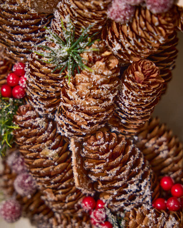 Indoor Frosted Berries Wreath 36cm - Image 3
