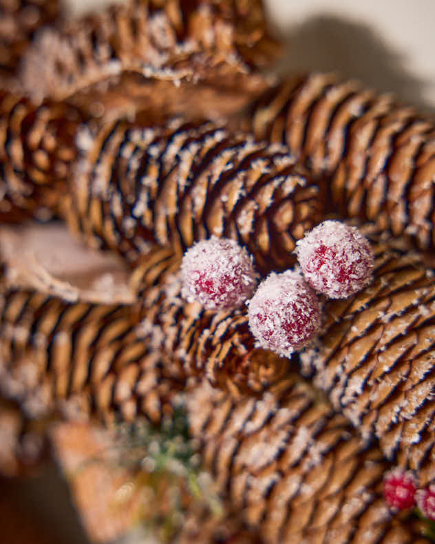 Indoor Frosted Berries Wreath 36cm - Image 4