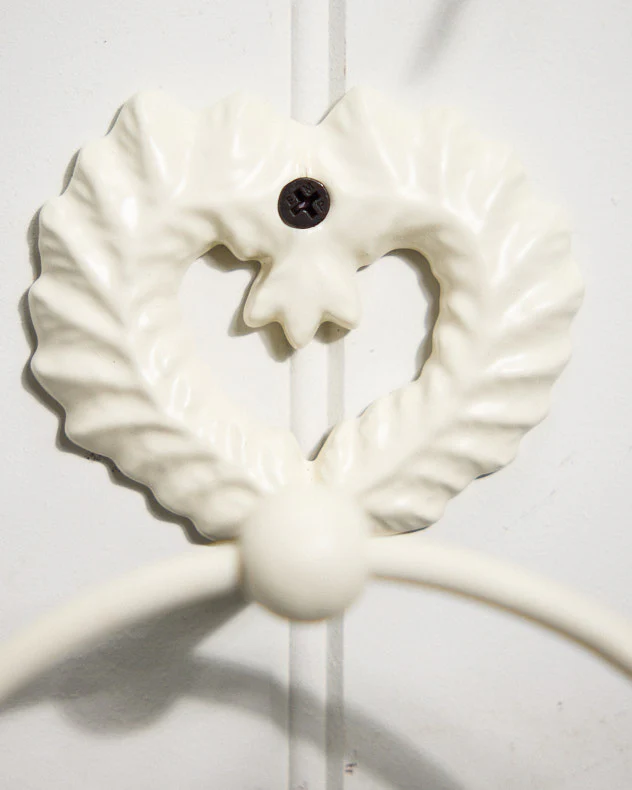 Isabelle Ivory Heart Towel Ring - Image 3