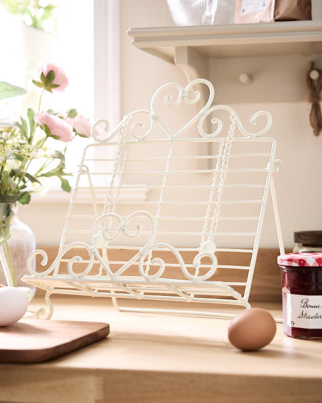 Country Cream Vintage Recipe Cookbook Stand - Image 2