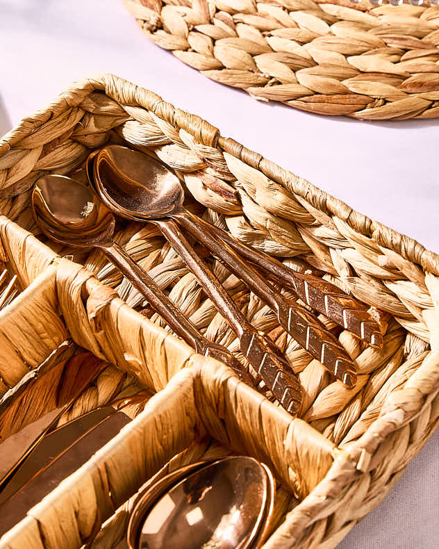 Lakelyn Water Hyacinth Cutlery Tray - Image 4