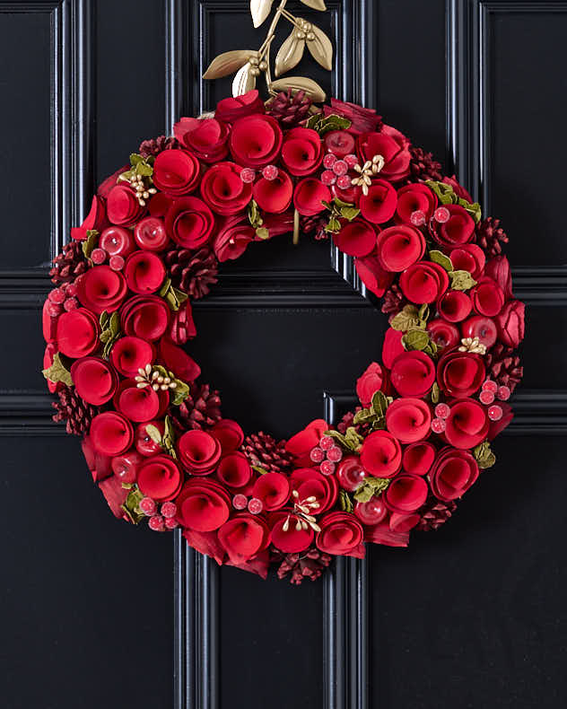 Extra Large Red Roses Wreath 42cm - Image 3