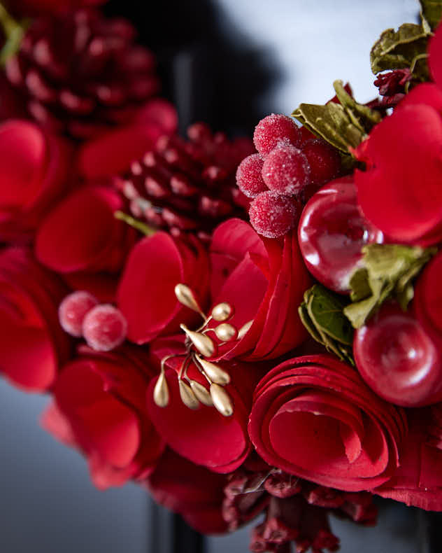 Extra Large Red Roses Wreath 42cm - Image 4