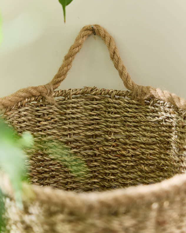 Large Rope Finish Seagrass Wall Basket - Image 4