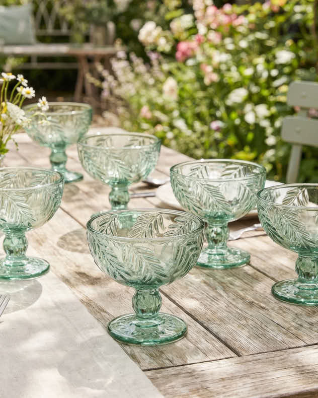 Laurier Leaf Set of Footed Bowls - Image 4