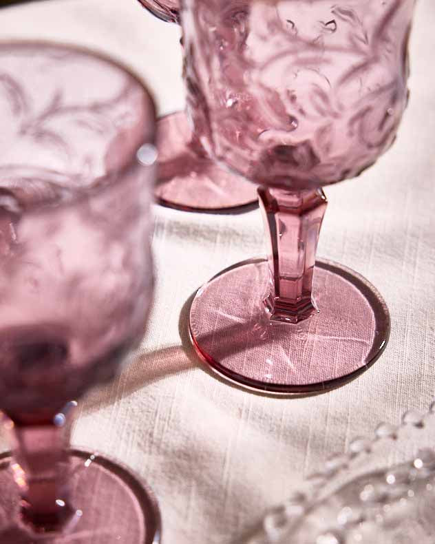 Lucena Amethyst Wine Glass - Image 4