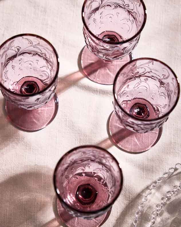 Lucena Amethyst Wine Glass - Image 5