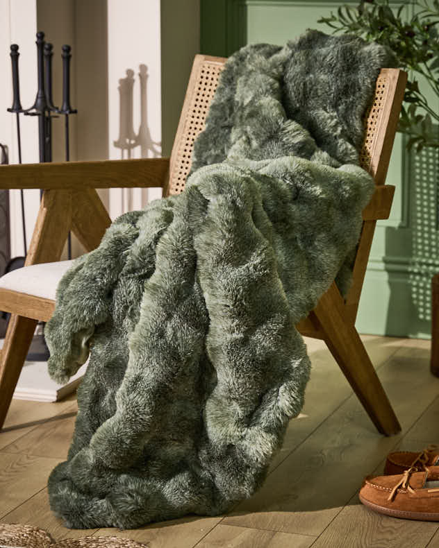 Luxe Faux Fur Throw - Image 2