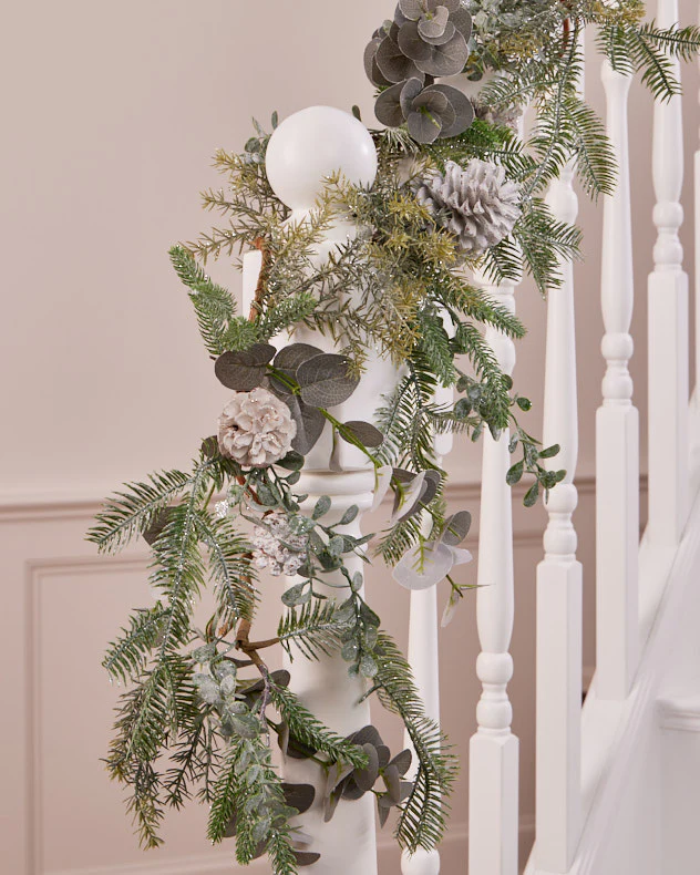 Alpine Lodge Christmas Garland - 150cm - Image 3