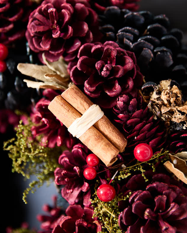 Luxury Cinnamon Pine Door Wreath 38cm - Image 3