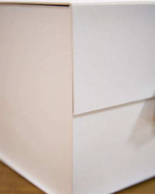 Luxury Deep A4 Ivory Gift Box - Image 3