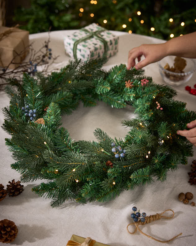 Melrose Pre-Lit Wreath - 60cm - Image 6