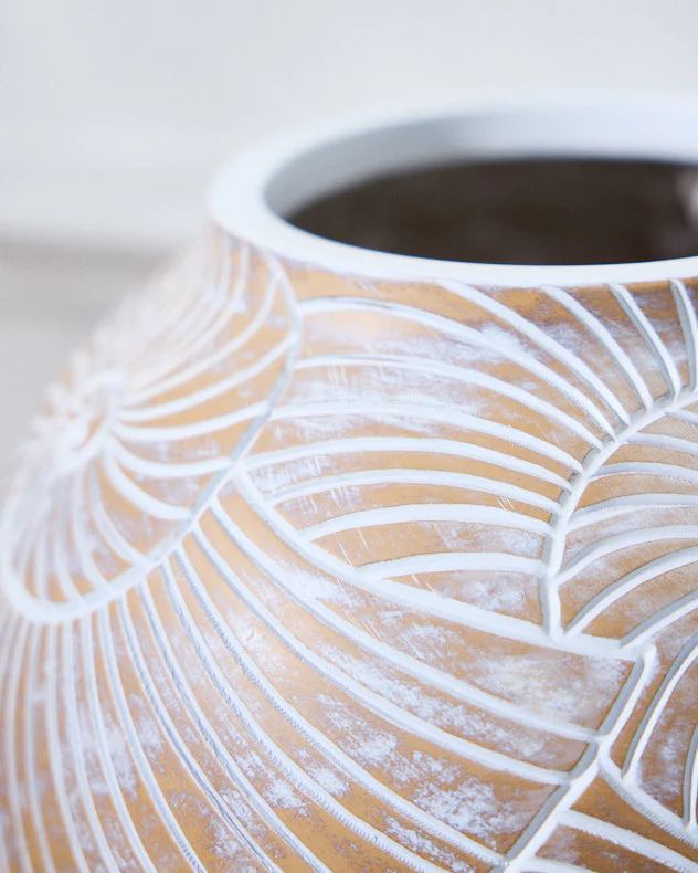 Oskola Round Shell Vase - Image 3