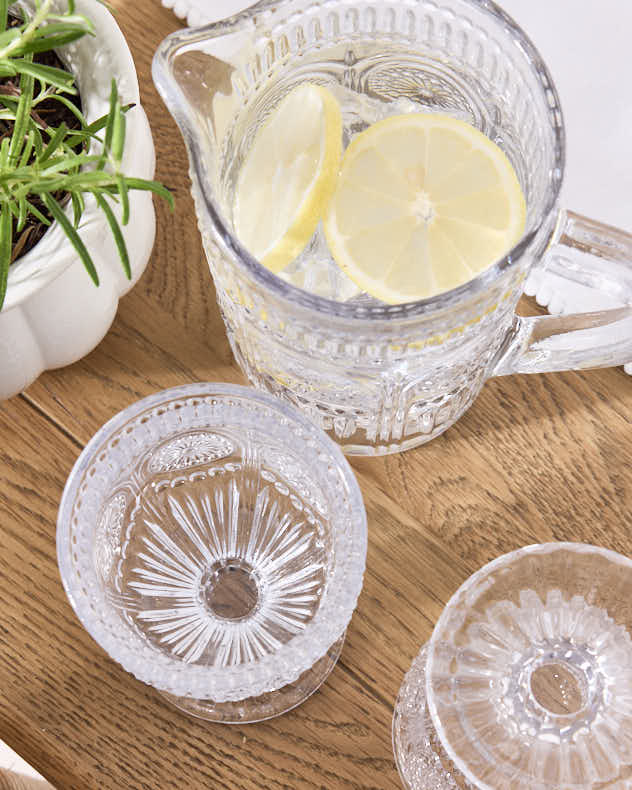 Palmas Embossed Glass Wine Goblets - Image 2
