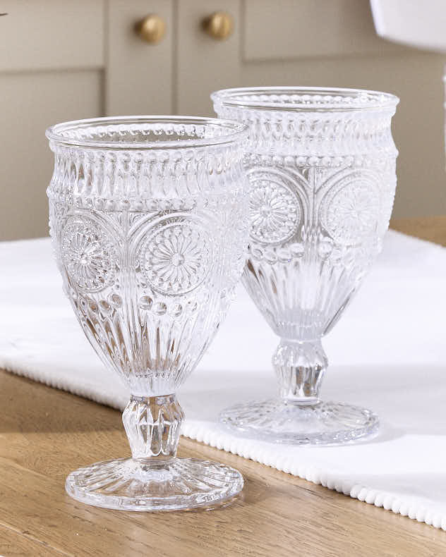 Palmas Embossed Glass Wine Goblets - Image 3