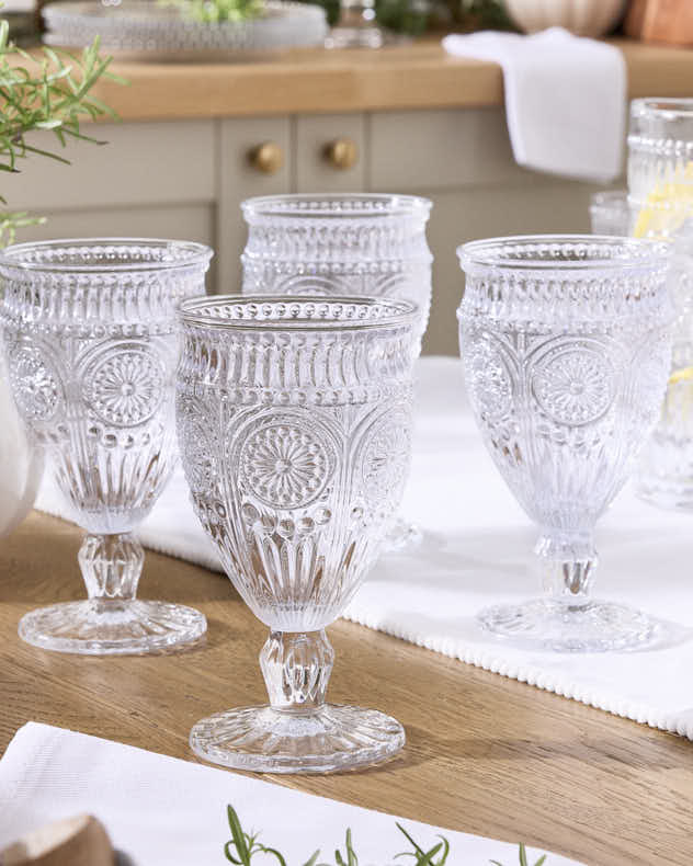 Palmas Embossed Glass Wine Goblets - Image 4