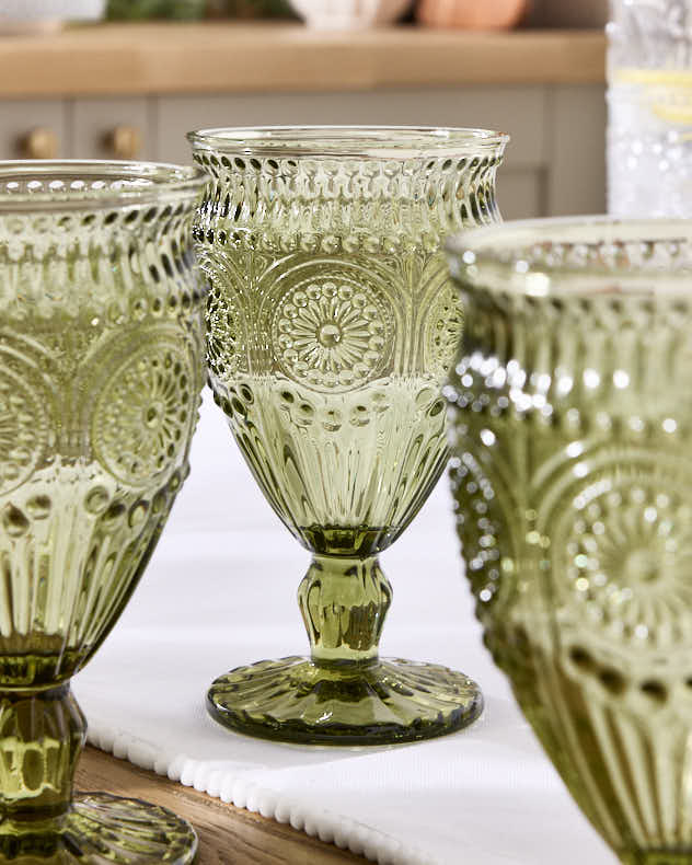 Palmas Green Wine Goblet - Image 3