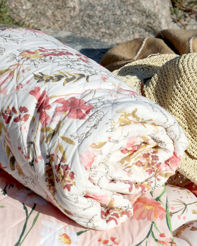 Peony Valley Cotton Quilted Throw - Image 3
