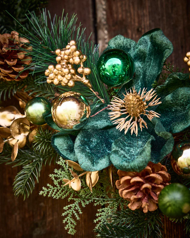 Personalised Highbury Christmas Wreath - Image 4