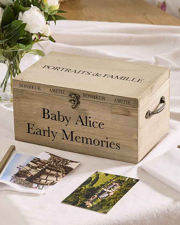 Personalised "Portraits De Famille" Wooden Photo Box - Image 3