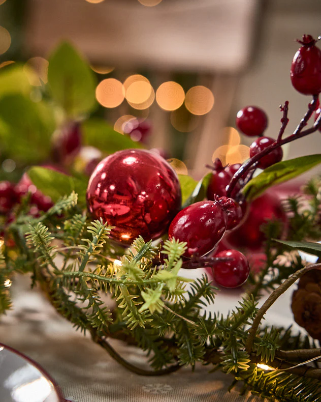 Berries & Baubles Pre-Lit Garland 150cm - Image 4