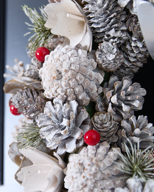 Red Velvet Berry Wreath 30cm - Image 4