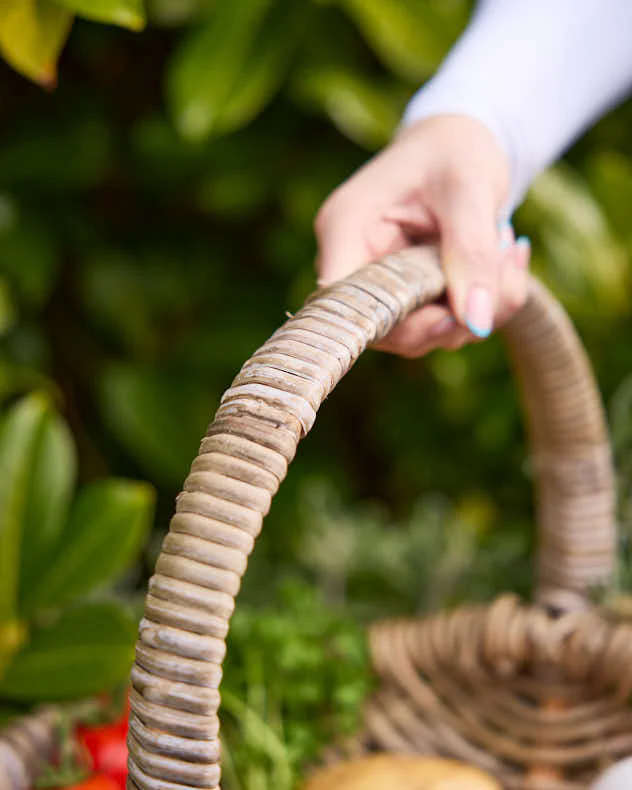 Round Wicker Harvest Trug - Image 4