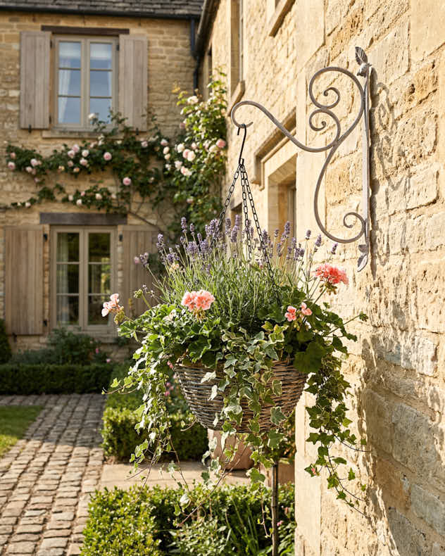 Rula Scrolled Wall Bracket - Image 3