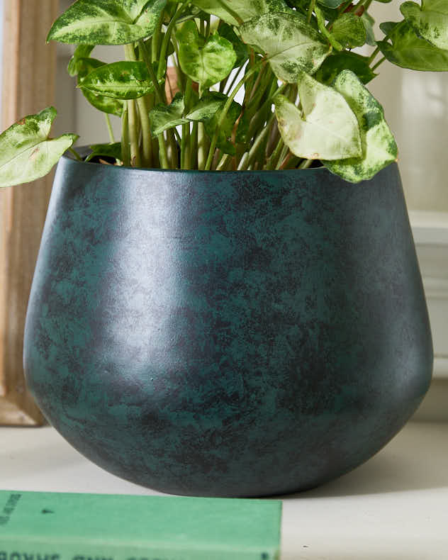 Saka Green Rounded Planter - Image 3