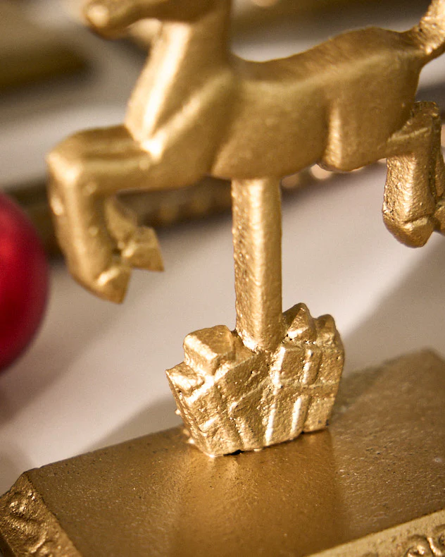 Santa's Sleigh Set of 4 Gold Stocking Holders - Image 2