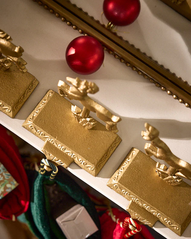Santa's Sleigh Set of 4 Gold Stocking Holders - Image 4
