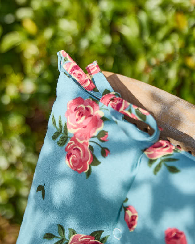 Set of 2 Blue Rose Garden Seat Pads - Image 2