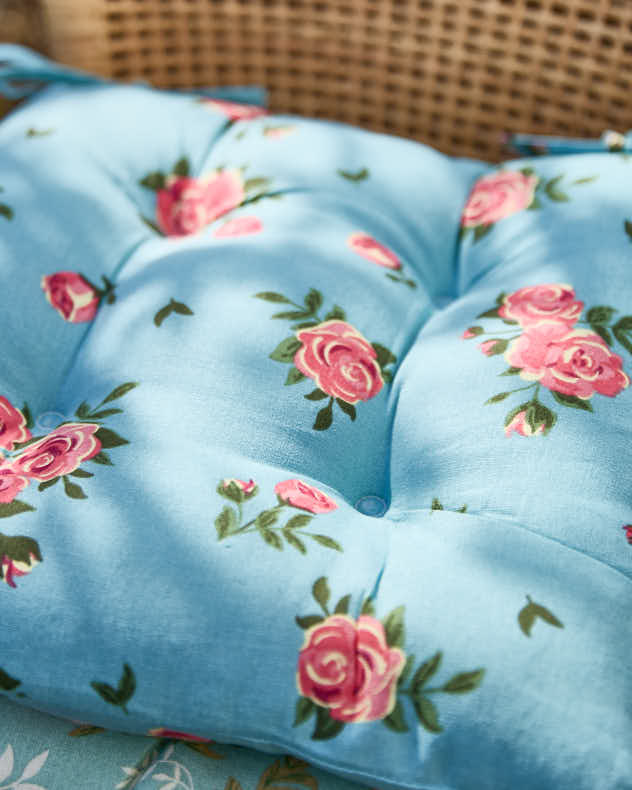 Set of 2 Blue Rose Garden Seat Pads - Image 4