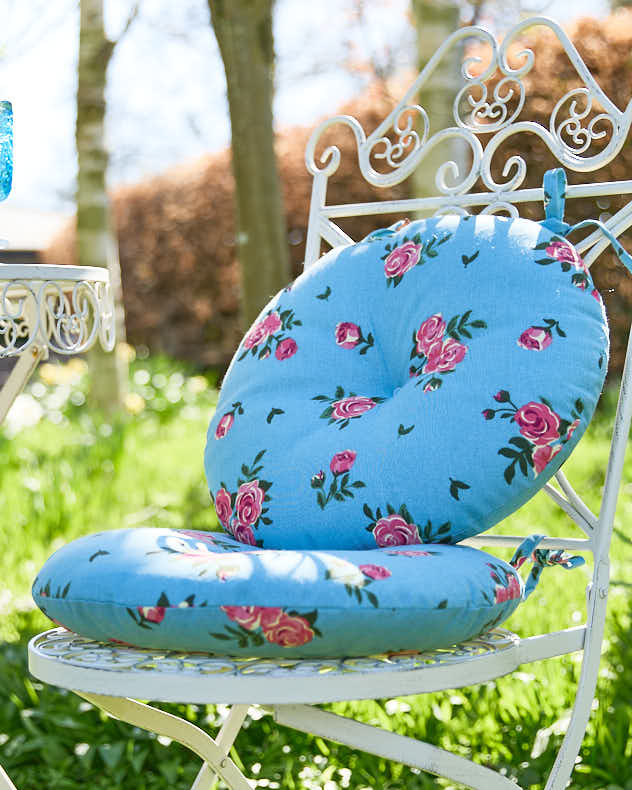 Set of 2 Blue Rose Round Garden Seat Pads