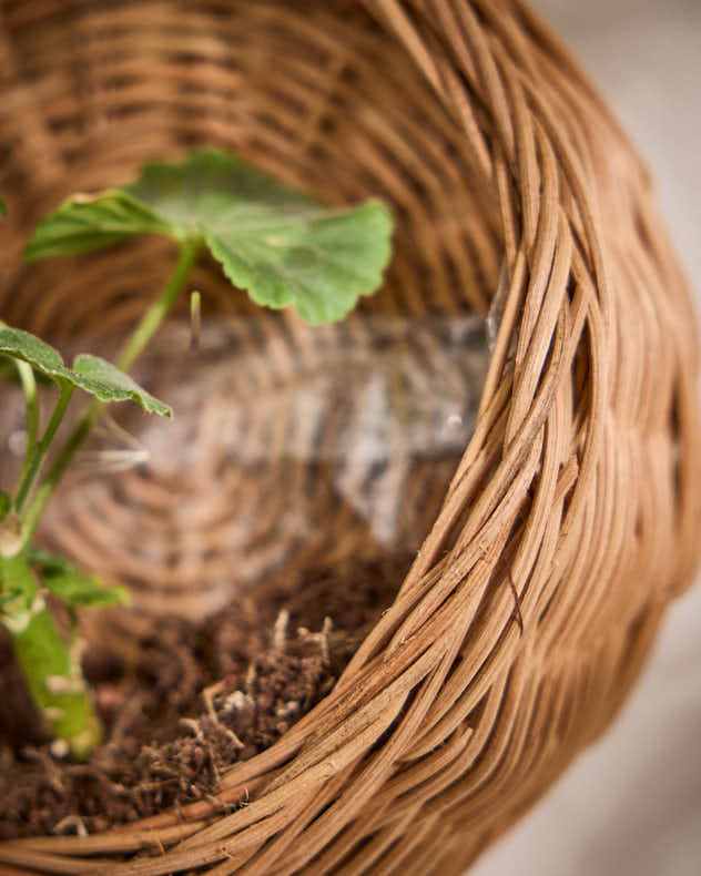 Set of 2 Round Wall Hanging Baskets - Image 4