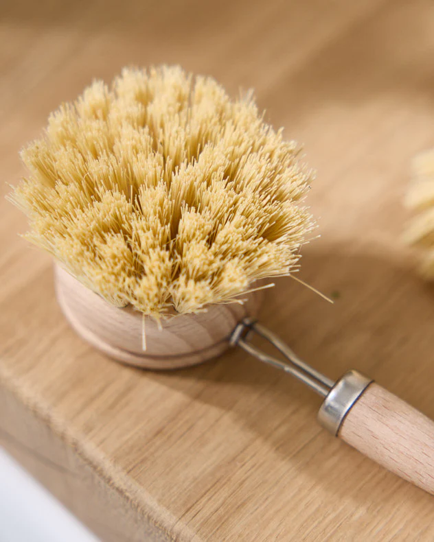 Set of 2 Traditional Scrubbing Brushes - Image 3
