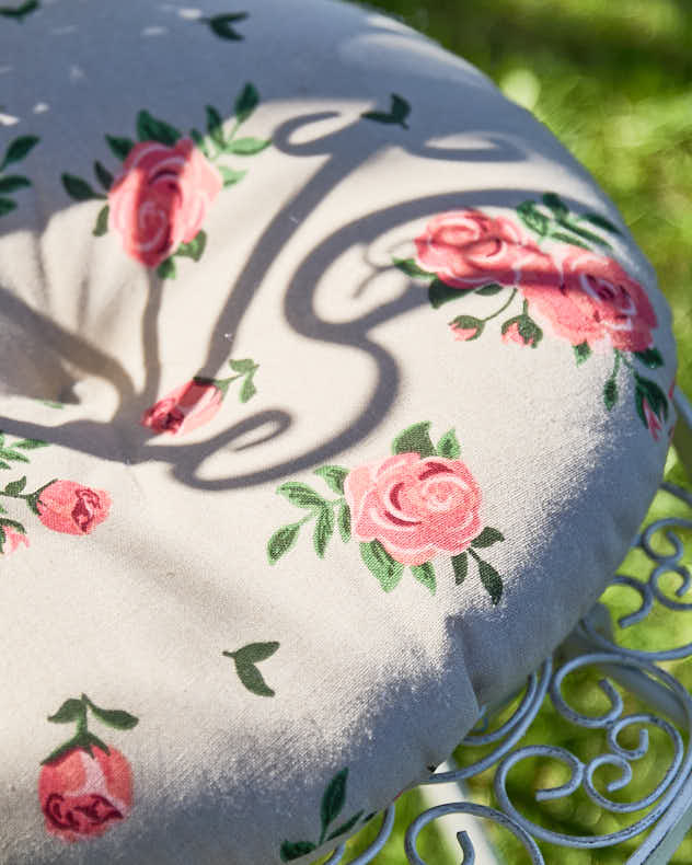 Set of 2 Vintage Rose Round Garden Seat Pads - Image 4